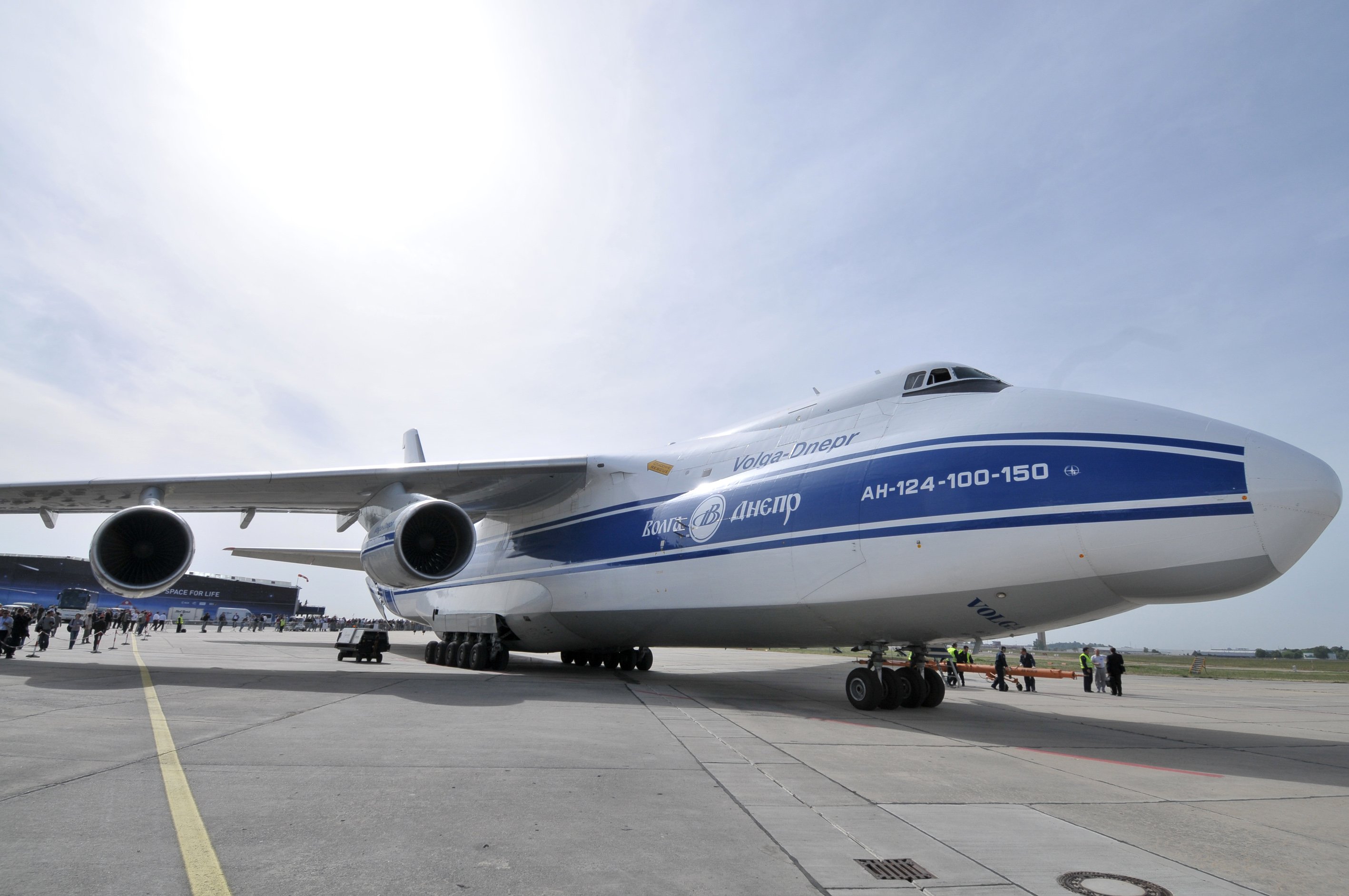 Largest Aircraft in the World, aircraft comparison, largest civilian aircraft list, list of large aircraft, size comparison of four of the largest aircraft, boeing 747 vs airbus a380, Antonov mriya, antonov an 225 mriya, an 124 ruslan