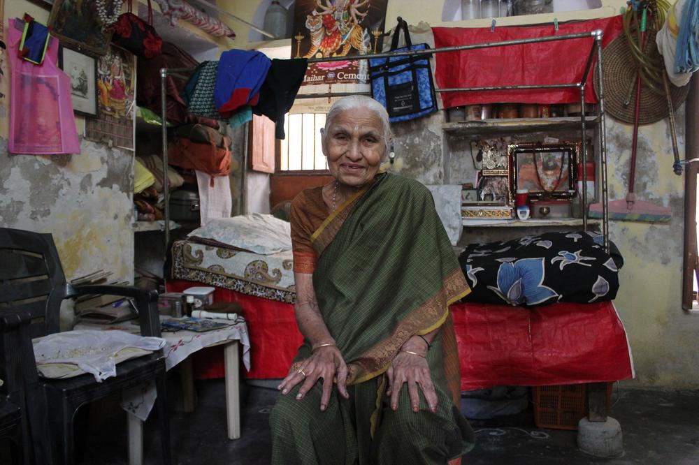 old indian lady in moksha bhavan 1
