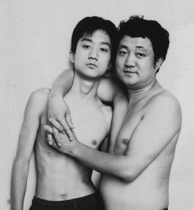 The father took pictures every year with his son for 30 years. 26 lovely pictures 14