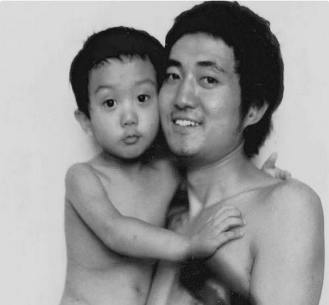 The father took a picture with his son every year for 30 years. 26 lovely pictures 2