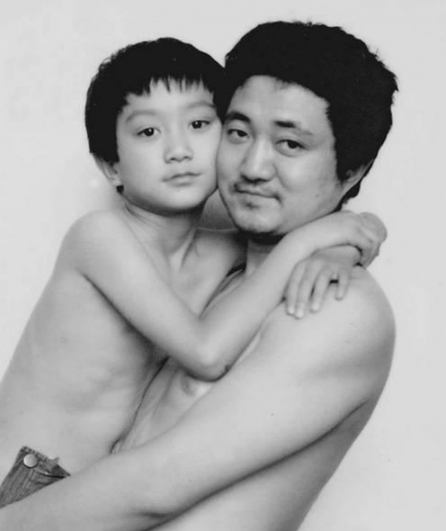 The father took a picture with his son every year for 30 years. 26 lovely pictures 8