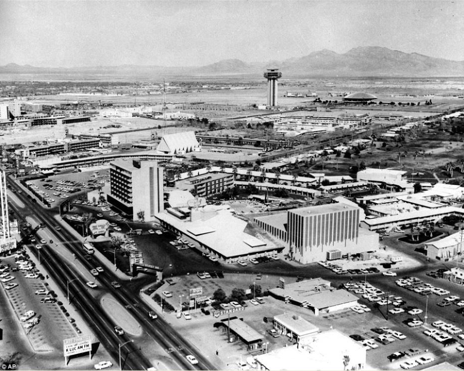 lasvegas, las vegas old photo , las vegas strip , las vegas downtown old photo, usa old photo , rare photo of las vegas , usa history, old american photo