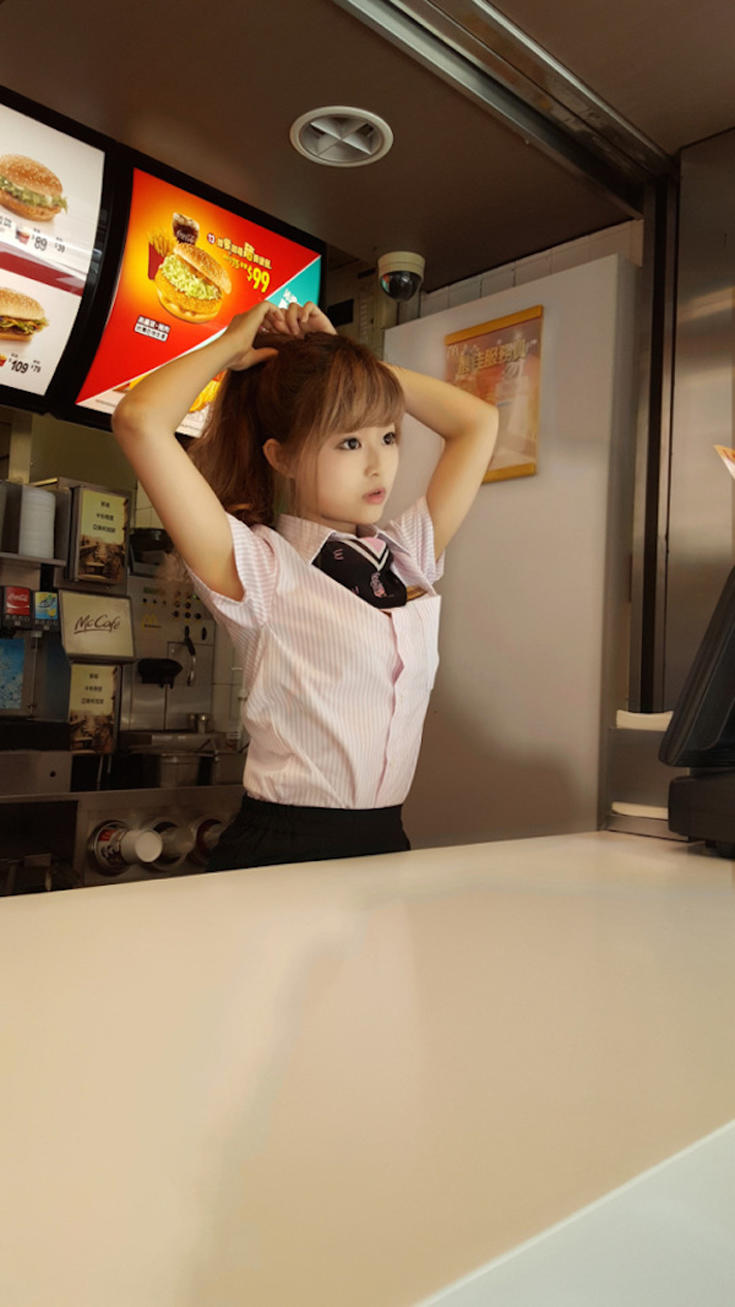 cutest taiwanese waitress quot weiwei quot 16 viral instagram mcdonald s careers