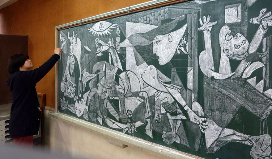 art teacher, blackboard, chalk, chalk art, chalk drawing Hamacream, Hirotaka Hamasaki, photography, amazing, wow