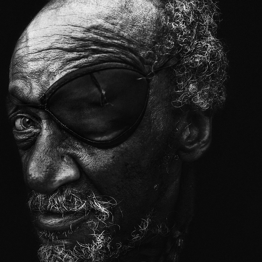 lee jeffries, lee jeffries photography, amazing, homeless around the world, homeless people, homeless man photos, homeless peoples photos, man without home in america, omg, photographer, photography, portraits, photo series, london, viral, фото, aaron draper, self taught photographer, black & white photography, black & white portraits, street photography