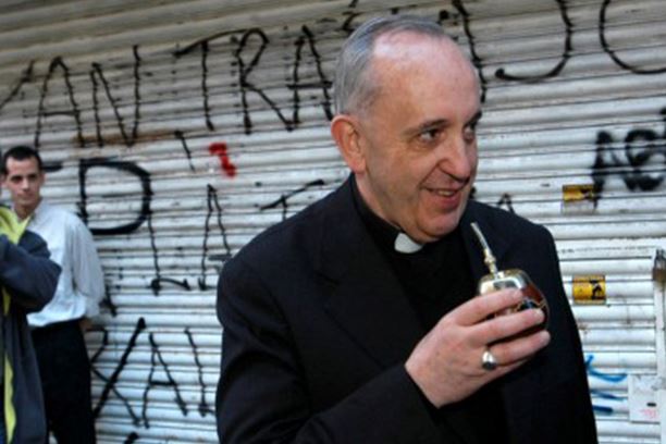 Pope Francis snuck out of the Vatican to feed the homeless
