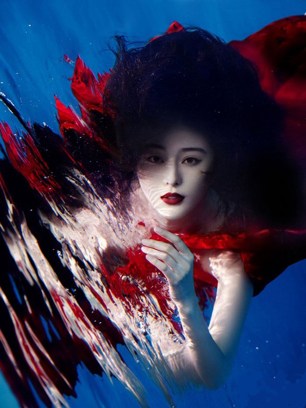 Underwater_photos_chinese_girl