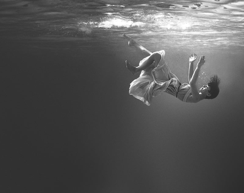 Underwater_photos_girl_falling