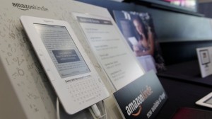 e-readers,amazon kindle,Barnes & Noble,Nook e-reader,e-reader sales will fall,E-readers have been losing steam,Tablets and phones,IHS iSuppli ,killing the e-reader market,smartphone is killing e-reader,e-readers a niche