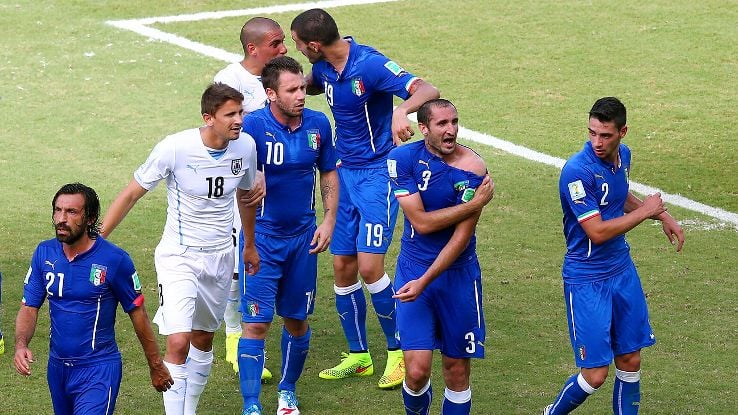 italy beaten by uruguay,uruguay beat italy,fifa2014,fifa world cup,luis suarez,chiellini,suarez bites chiellini,uruguay progress to pre-quaterfinals,suarez ban,disgraceful suarez