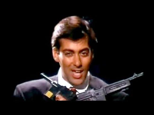 mehmood_salman_khan_andaz_apna_apna_comedy_scene_3_23 (1)