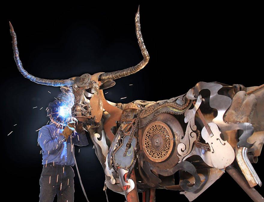 scrap metal sculptor, Bronze sculptor by John Lopez, john lopez, metal recycle idea, Lemmon, scrap metal sculptor in South Dakota, western style sculptures, sculptures using old farm equipment