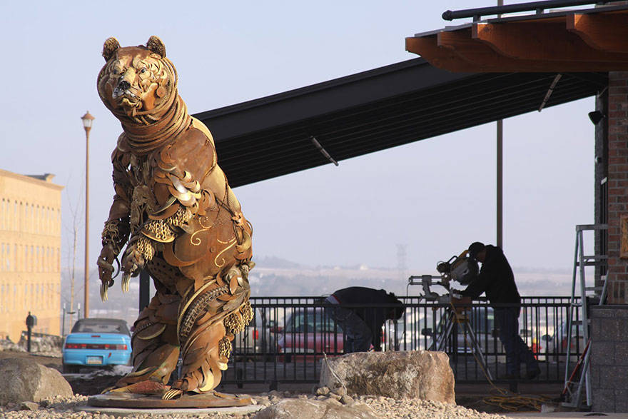 Bronze sculptor John Lopez 6