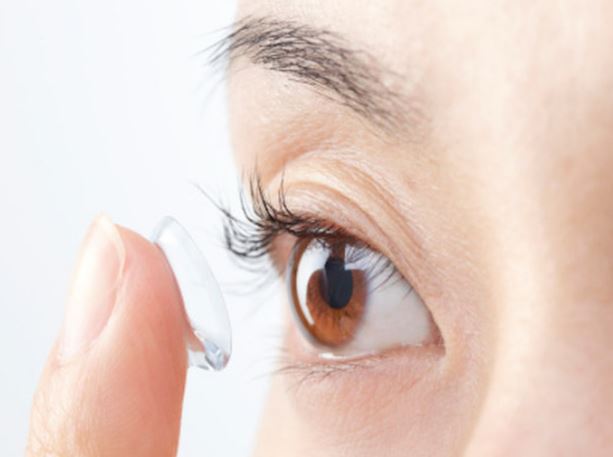 Lian kao, contact lens, health hazards, effect of contact lens, amoeba, wu jian-lian, omg, avoid contact lens