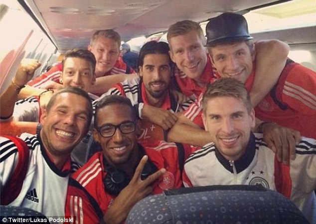 fifa2014, fifa world cup 2014, germany beat brazil 7-1, thomas muller, sami khedira, miroslav klose, selfie king lukas podolski, lukas podolski selfie, germany selfie, team selfie, mesut ozil selfie, julian draxler selfie, fifa selfie, fifa world cup, football world cup, Brazil vs Germany 2014, fifa semifinal 2014
