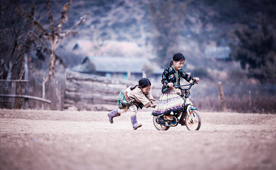 kids photos, kids Playing Outside, kids from around the world, kids from ghana, kids from USA, kids from Romania, Kids from Thailand, Kids from Indonesia, Kids from Italy, Kids from Ethiopia, Kids from uganda, cute kids photos