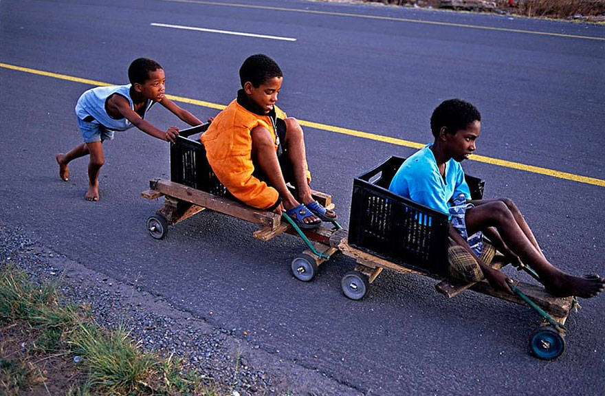 kids photos, kids Playing Outside, kids from around the world, kids from ghana, kids from USA, kids from Romania, Kids from Thailand, Kids from Indonesia, Kids from Italy, Kids from Ethiopia, Kids from uganda, cute kids photos