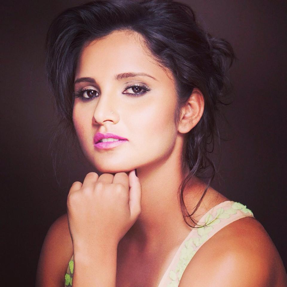 Sania mirza photos, sania mirza selfie, selfie of sania, sania mirza images, hot sania mirza, selfie of indian celebs, selfie of tennis player, facebook images of sania, sania mirza on social networking, hot indian player, hot selfie, hot indian selfie, hot asian selfie.