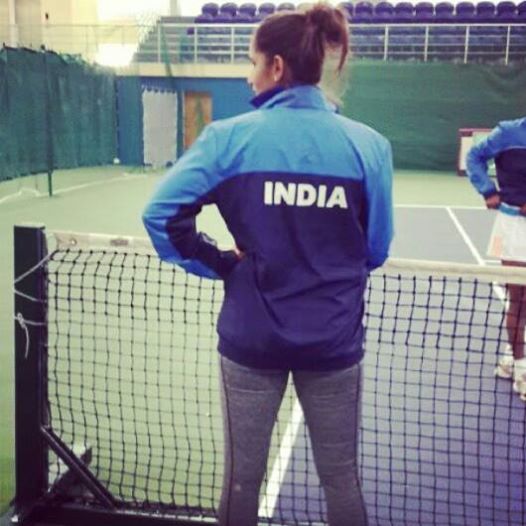 sania mirza photos, sania mirza selfie, selfie of sania, sania mirza images, hot sania mirza, selfie of indian celebs, selfie of tennis player, facebook images of sania, sania mirza on social networking, hot indian player, hot selfie, hot indian selfie, hot asian selfie.