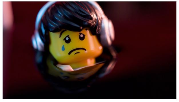 Royal dutch shell lego, shell corporation, greenpeace, lego, greenpeace against shell, emotional advertisement, lego movie theme, greenpeace protest against shell