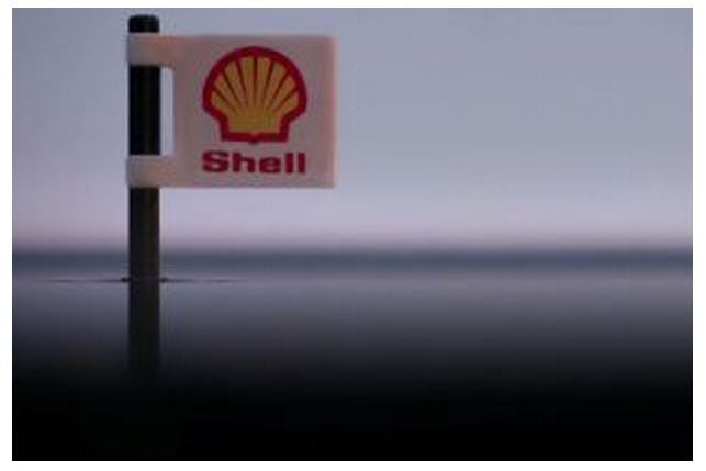 Royal dutch shell lego, shell corporation, greenpeace, lego, greenpeace against shell, emotional advertisement, lego movie theme, greenpeace protest against shell