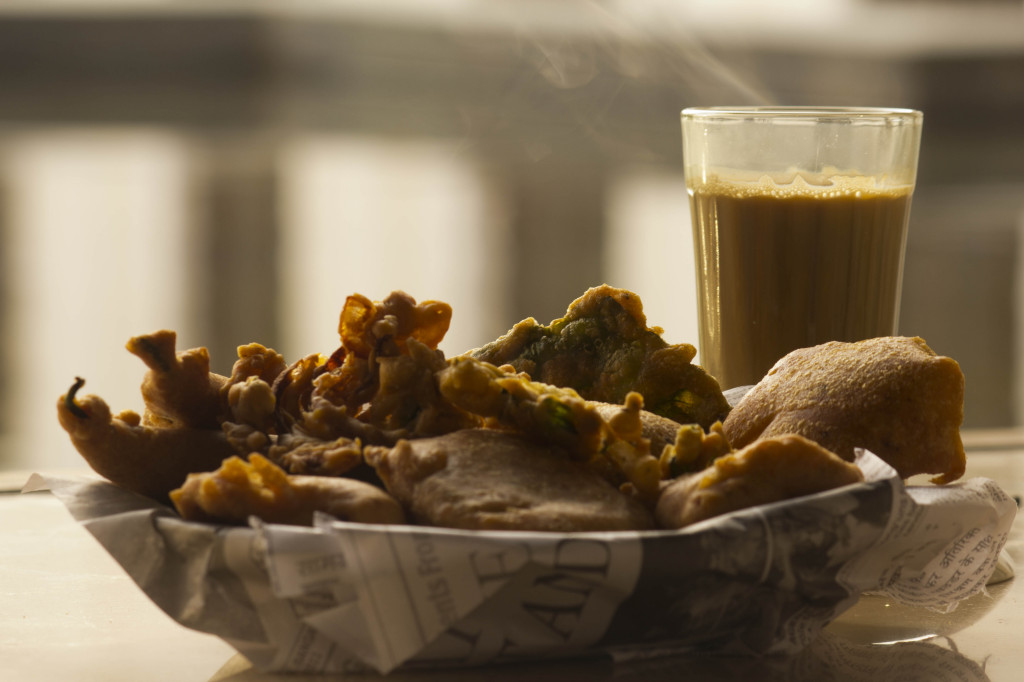 monsoon magic,monsoon,Garama garam chai & pakode,rains,Aloo samosa,Bread roll,Malpua,Stuffed bread pakoda,Aloo parantha & dahi,Pao bhaji with tons of melting butter,Crispy spring rolls,Steamed chicken momos with red chilly sauce,Chole bhature,Fried kachoris,Aloo tikki,Bhutta with nimbu & masala