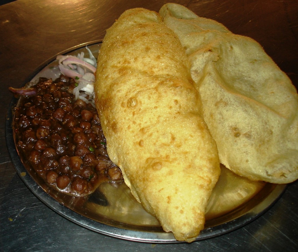 monsoon magic,monsoon,Garama garam chai & pakode,rains,Aloo samosa,Bread roll,Malpua,Stuffed bread pakoda,Aloo parantha & dahi,Pao bhaji with tons of melting butter,Crispy spring rolls,Steamed chicken momos with red chilly sauce,Chole bhature,Fried kachoris,Aloo tikki,Bhutta with nimbu & masala