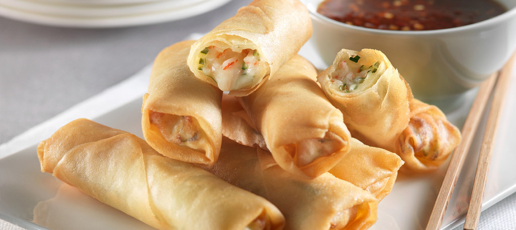 monsoon magic,monsoon,Garama garam chai & pakode,rains,Aloo samosa,Bread roll,Malpua,Stuffed bread pakoda,Aloo parantha & dahi,Pao bhaji with tons of melting butter,Crispy spring rolls,Steamed chicken momos with red chilly sauce,Chole bhature,Fried kachoris,Aloo tikki,Bhutta with nimbu & masala