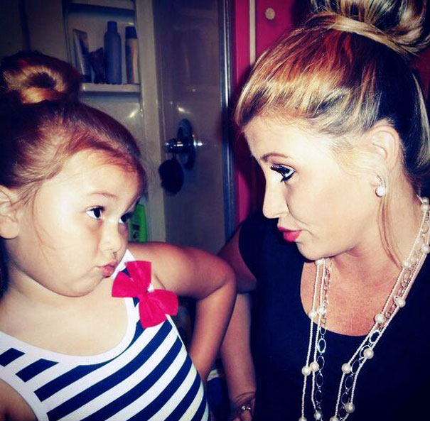mommy and daughter, mother, cute daughter, daughter images, young mother, cute child, mother with daughter, how to dress, dress like mother, relationship, images, omg, lol, wtf