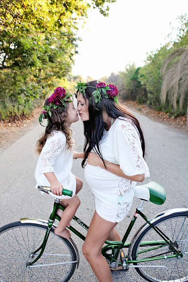 mommy and daughter, mother, cute daughter, daughter images, young mother, cute child, mother with daughter, how to dress, dress like mother, relationship, images, omg, lol, wtf