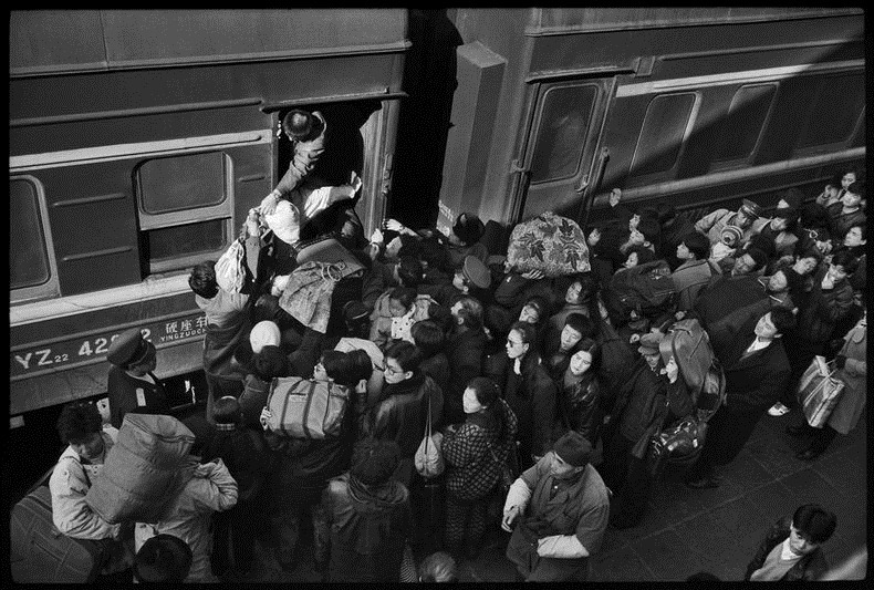 china, people, photography, trains, wang fuchun, history images, historic images, old china photos, cute chinese peoples, chinese kids, black and white photos, china black and white, black & white china, chinese in train, chinese life in gtrain, inside chinese train, life in train, chinese family, chinese couples train, chinese kids train, why we love china, black & white photography, wang fuchun photography, beijing