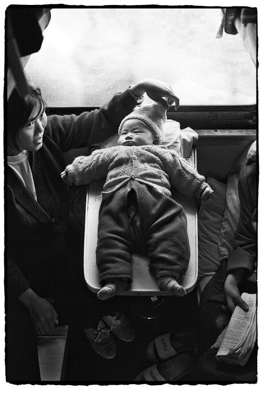 China, people, photography, trains, wang fuchun, history images, historic images, old china photos, cute chinese peoples, chinese kids, black and white photos, china black and white, black & white china, chinese in train, chinese life in gtrain, inside chinese train, life in train, chinese family, chinese couples train, chinese kids train, why we love china, black & white photography, wang fuchun photography, beijing