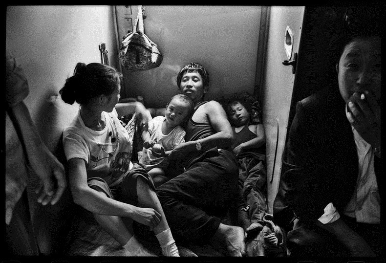 china, people, photography, trains, wang fuchun, history images, historic images, old china photos, cute chinese peoples, chinese kids, black and white photos, china black and white, black & white china, chinese in train, chinese life in gtrain, inside chinese train, life in train, chinese family, chinese couples train, chinese kids train, why we love china, black & white photography, wang fuchun photography, beijing