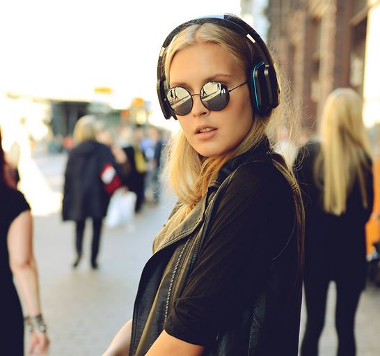 Close your eyes and enjoy music
