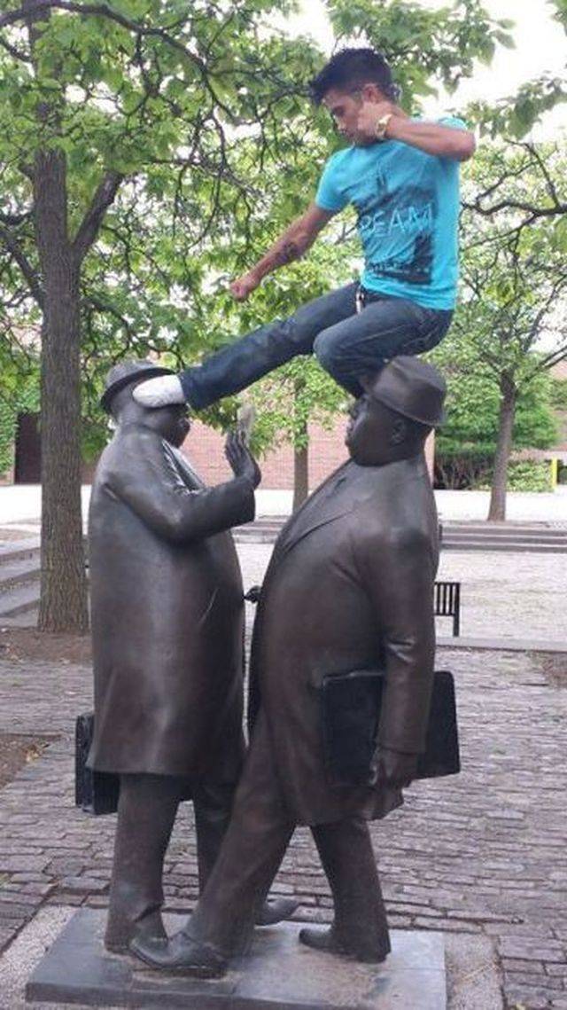 People Brought Statues to Life 14