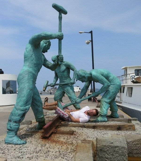 People Brought Statues to Life 23