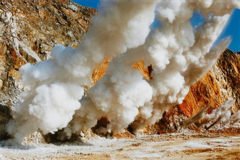 naoya hatakeyama, nature photos, limestone blasting, wow, awesome, telephoto lens photos