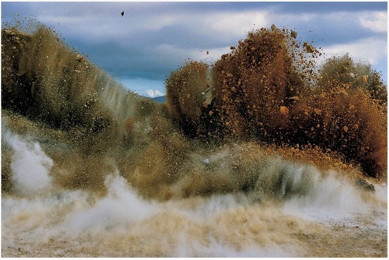 naoya hatakeyama, nature photos, limestone blasting, wow, awesome, telephoto lens photos