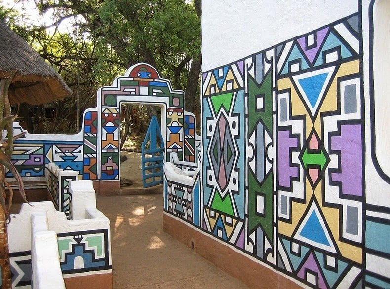 Ndebele house painting 11