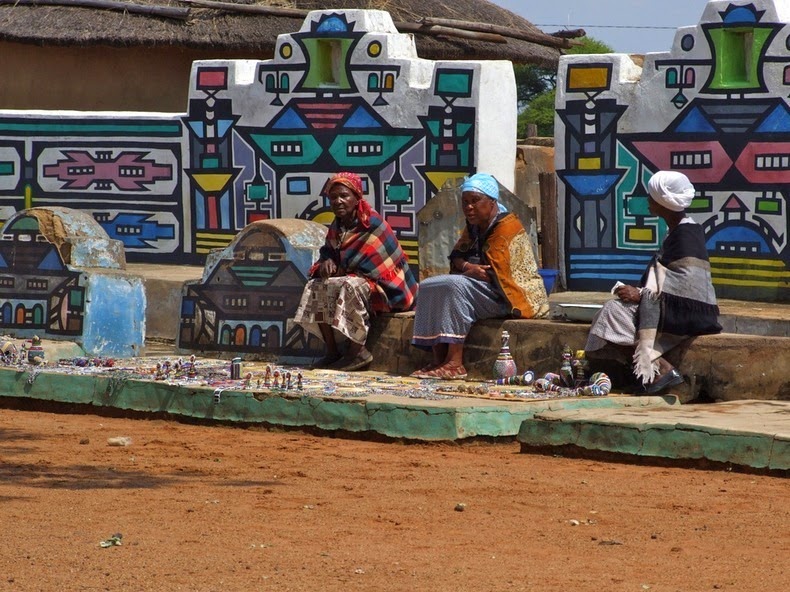 Ndebele house painting 14