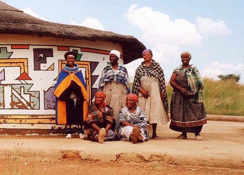 Ndebele house painting 2