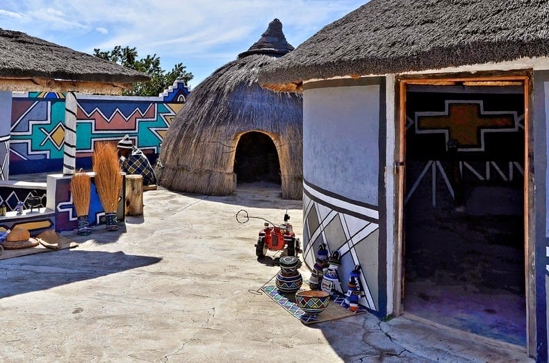 Ndebele house painting 4