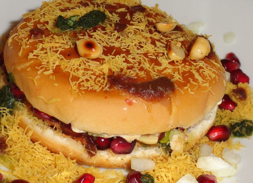 Indian Street Food, Vada Pav, Bhel Puri, Dabeli, Chole Kulcha, Gol Gappe, Chaat, Poha jalebi, Naan Khatai, Ghugni Chaat, Pav Bhaaji, Indore, varanasi, Mumbai, Best Street Food of india, best chaat in india, best food of india, Kolkata food, Punjab, amritsar, chole Kulcha recipe, gujarat, ahmedabaad, food recipe