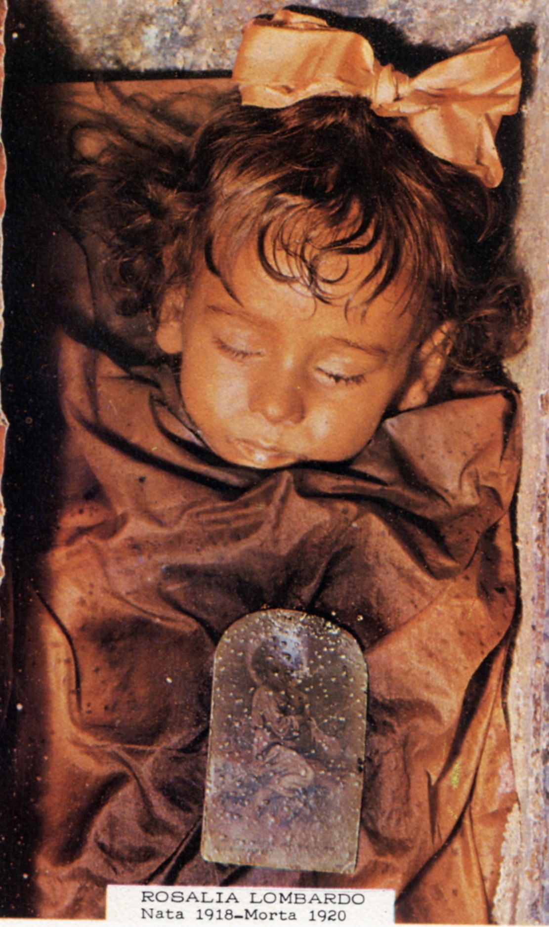 rosalia lombardo eyes open, rosalia lombardo eyes open and close, rosalia lombardo time lapse, otzi the iceman, rosalia lombardo parents tollund man, bernadette soubirous, rosalia lombardo decomposing, rosalia lombardo, mummy, best mummy, child mummy, Italian child, italy, omg, wtf, secret of rosalia lombardo, girls mummy