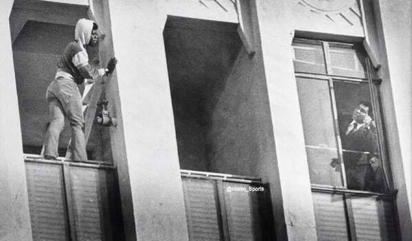 Muhammad Ali talking a man down from committing suicide