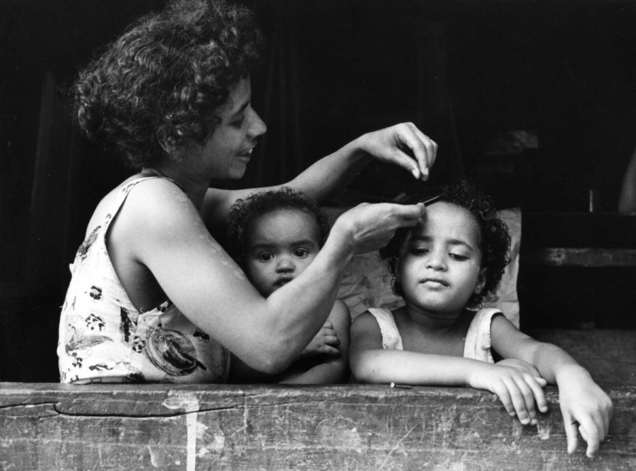 Mom and baby, loveyoumom, cute kids, best photos, best mom and baby photos, ken heyman, ken heyman photos, mom, margaret mead