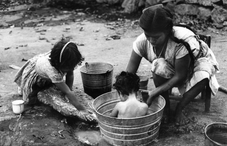 Mom and baby, loveyoumom, cute kids, best photos, best mom and baby photos, ken heyman, ken heyman photos, mom, margaret mead