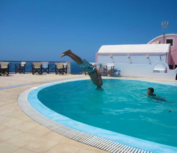 perfectly-timed-photos-pool