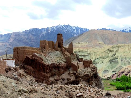 Basgo-monastery historical places in india