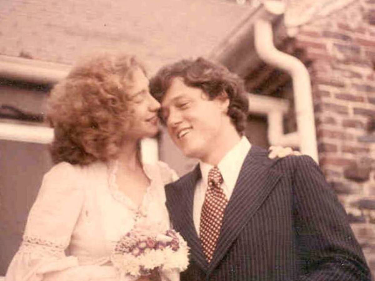 Bill clinton biography, bill clinton, hillary clinton, bill clinton college, bill clinton campaign, bill clinton early life, bill clinton facts, bill clinton images, bill clinton pics, bill clinton life, bill clinton pictures, bill clinton photos, bill clinton's wife, hillary clinton biography, hillary clinton college, hillary clinton first lady, hillary clinton early life, hillary clinton high school, hillary clinton photos, hillary clinton pictures, usa, america, United States of America, president, monica lewinsky, bill clinton old photos, how old is bill clinton and hillary clinton